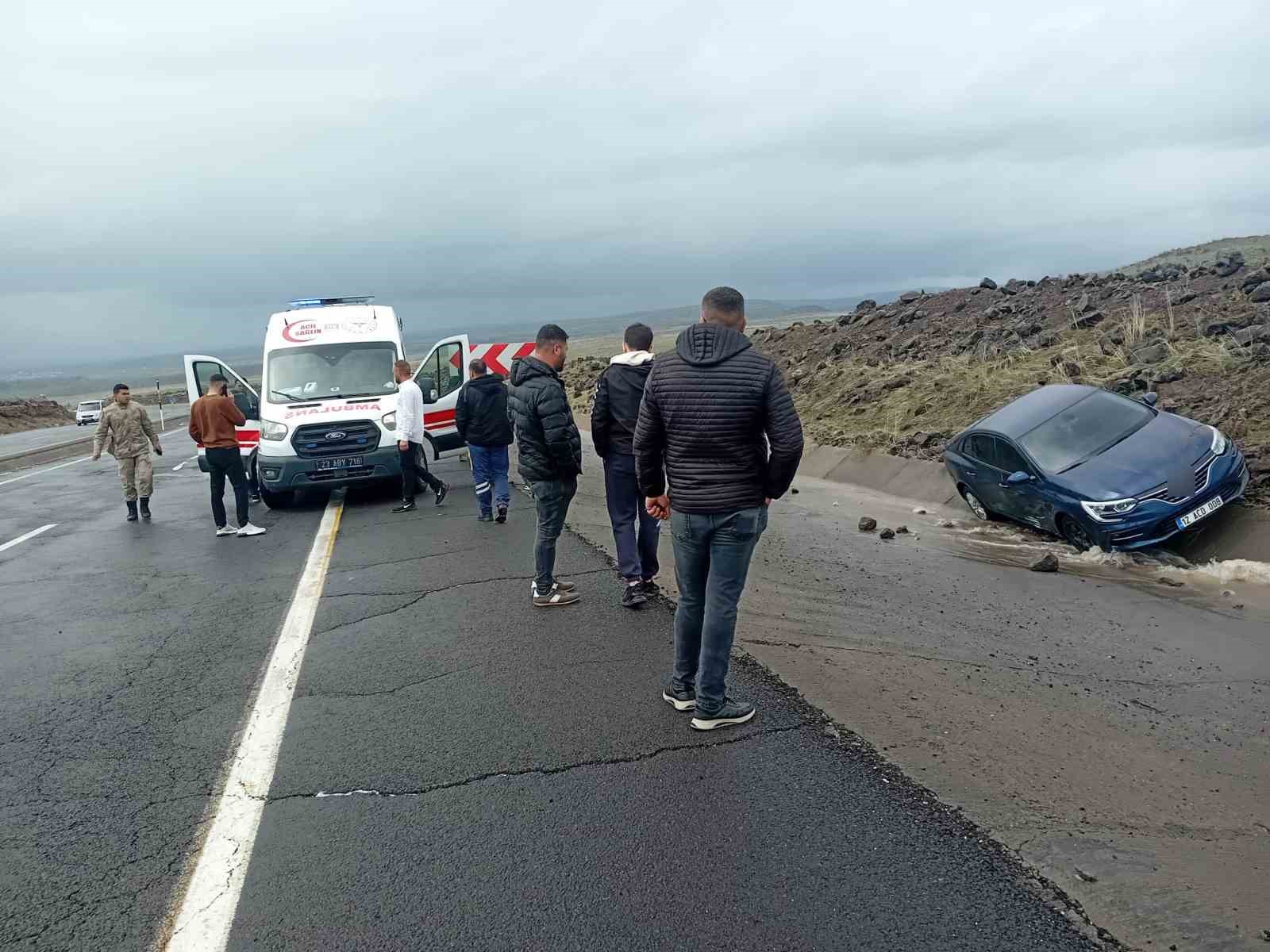 Bingöl-Elazığ karayolunda kaza: 4 yaralı