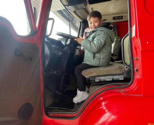 Minik Eray itfiayeciliği yerinde &ouml;ğrendi
