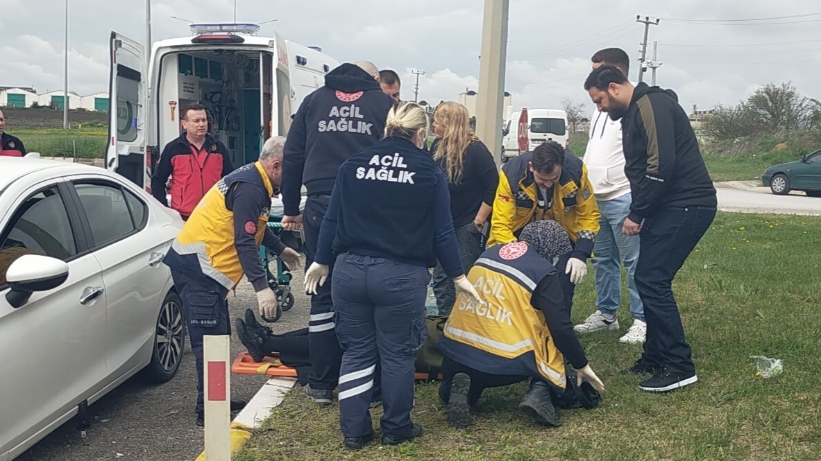 Edirne’de iki otomobil çarpıştı: 2 yaralı
