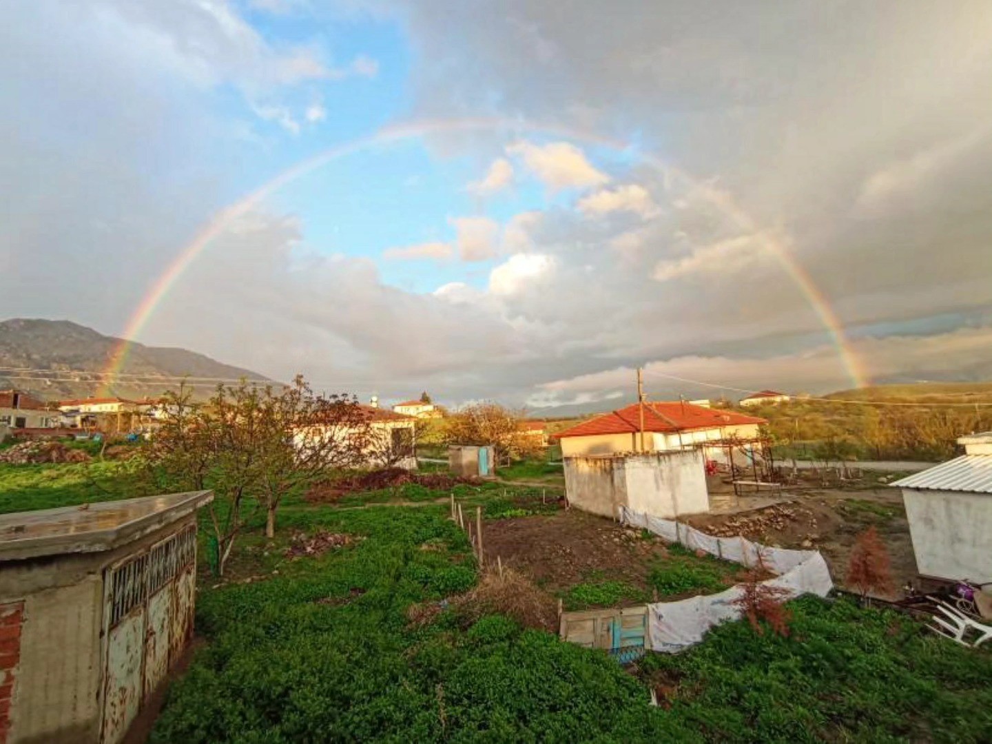 Elazığ’da sağanak sonrası oluşan gökkuşağı hayran bıraktı