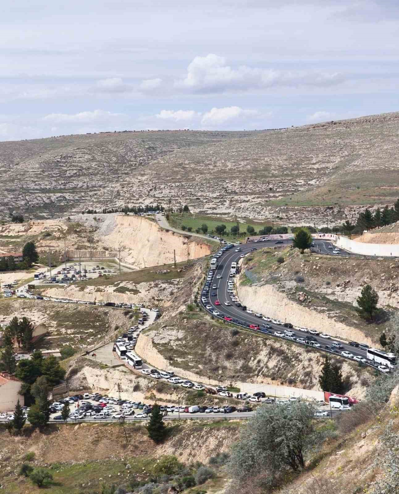 Halfeti, bayram tatilinde ziyaret&ccedil;i akınına uğradı
