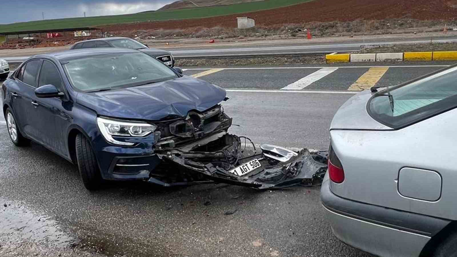 Yağış zincirleme kazaya yol a&ccedil;tı: 3 yaralı
