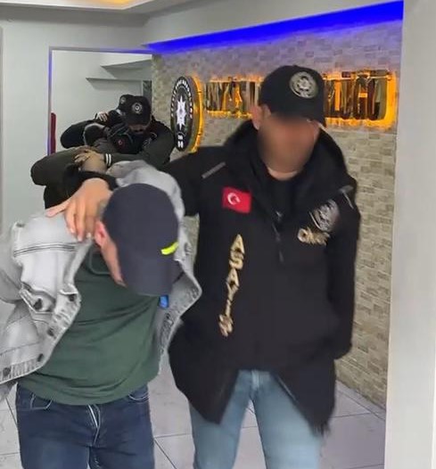 İzmir&rsquo;de silahlı kavga: 3 &ouml;l&uuml;, 7 tutuklama
