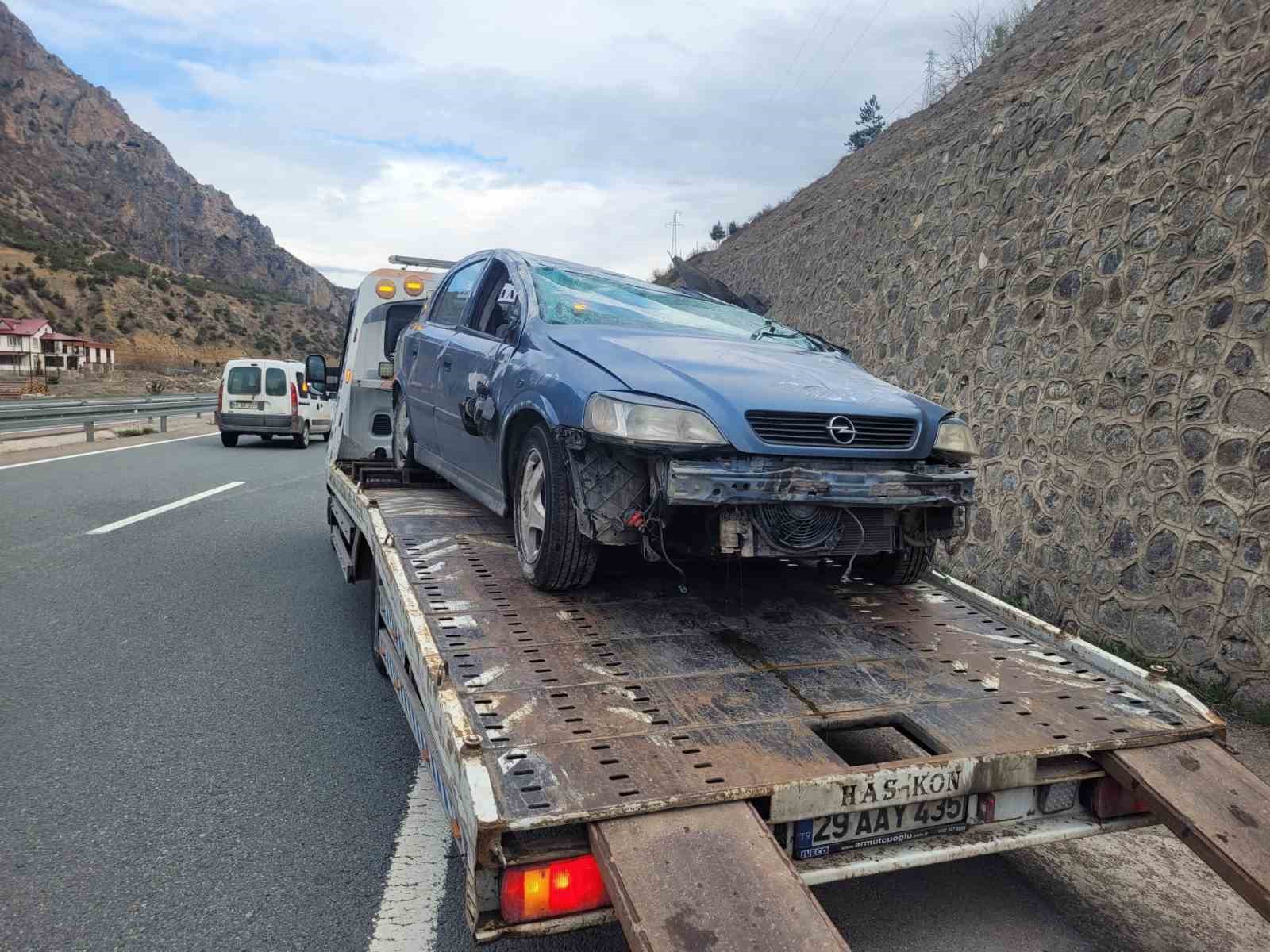 Gümüşhane’de ters dönen otomobilin sürücüsü yaralandı
