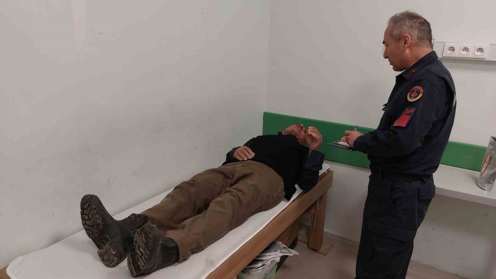 Sokak köpeğinin kovaladığı motosiklet sürücüsü yaşlı adam hastanelik oldu