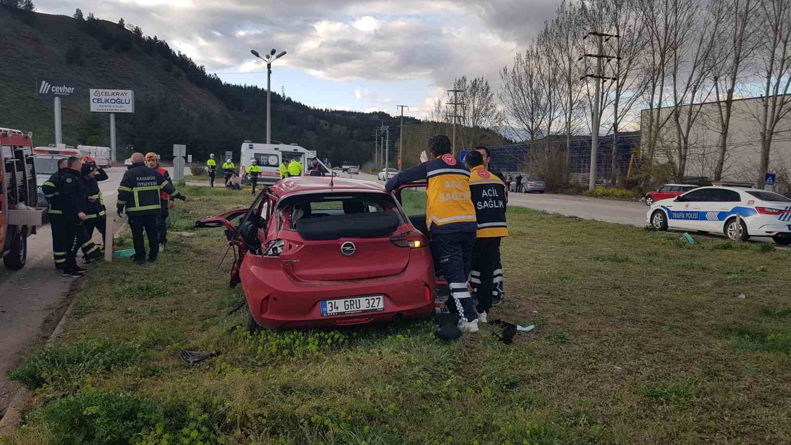 Karabük’te otomobil ile tır çarpıştı: 3 ölü, 2 yaralı