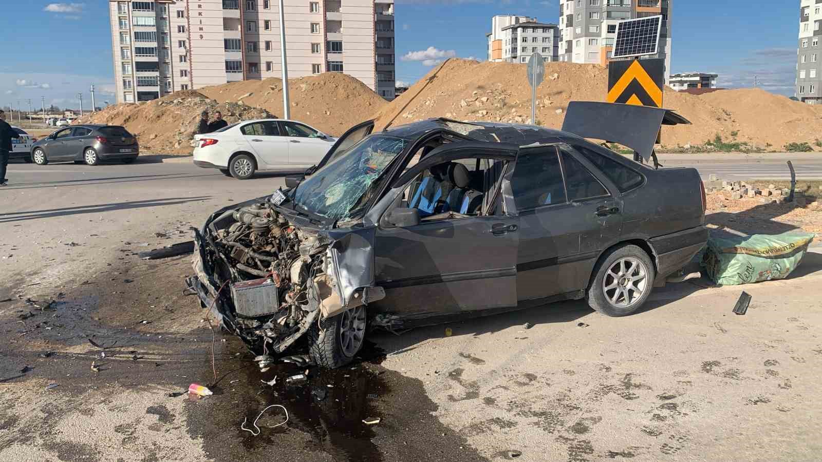 Karaman’da iki otomobil çarpıştı: 1 yaralı