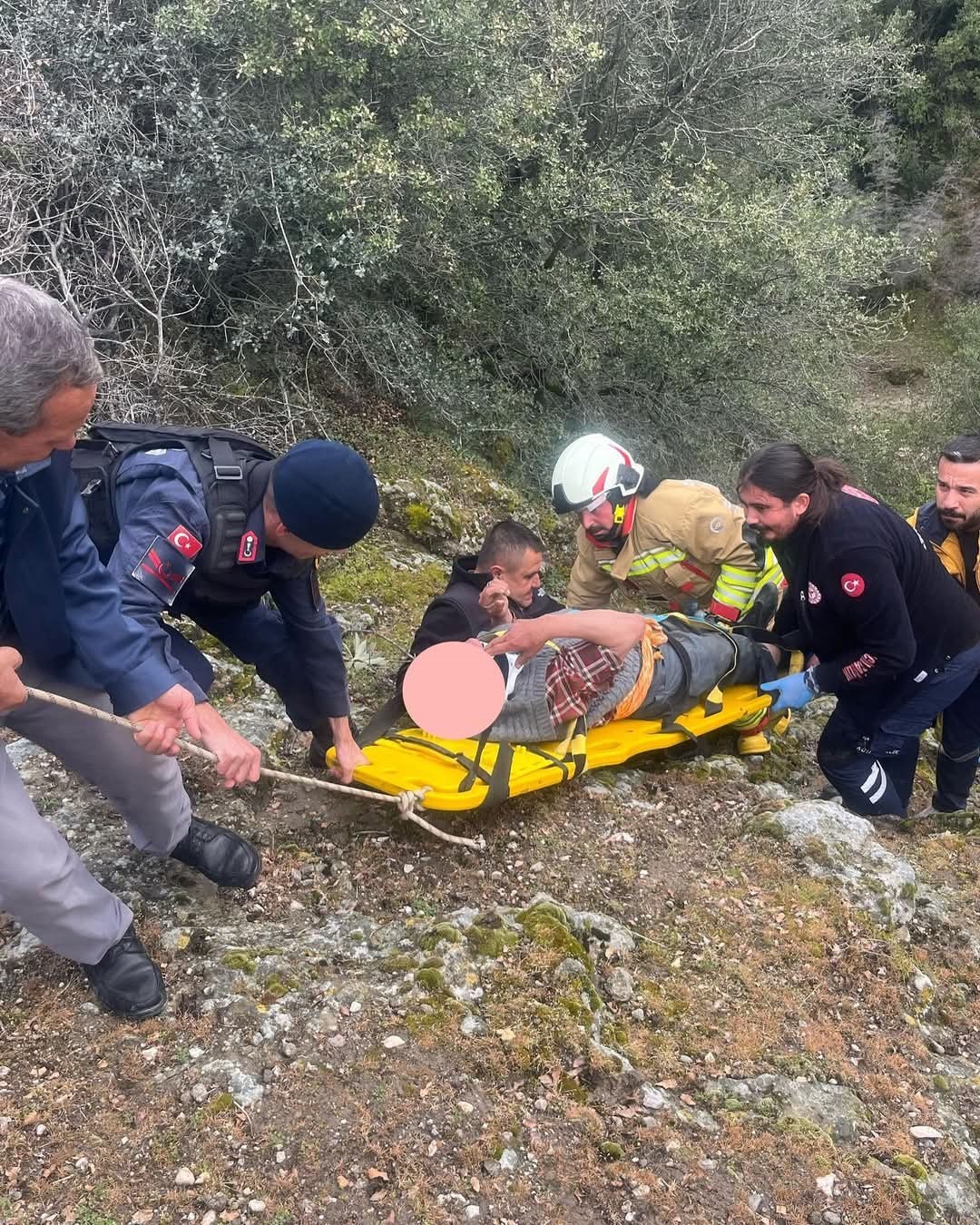 Uçurumdan yuvarlanan zihinsel engelli adam yaralandı