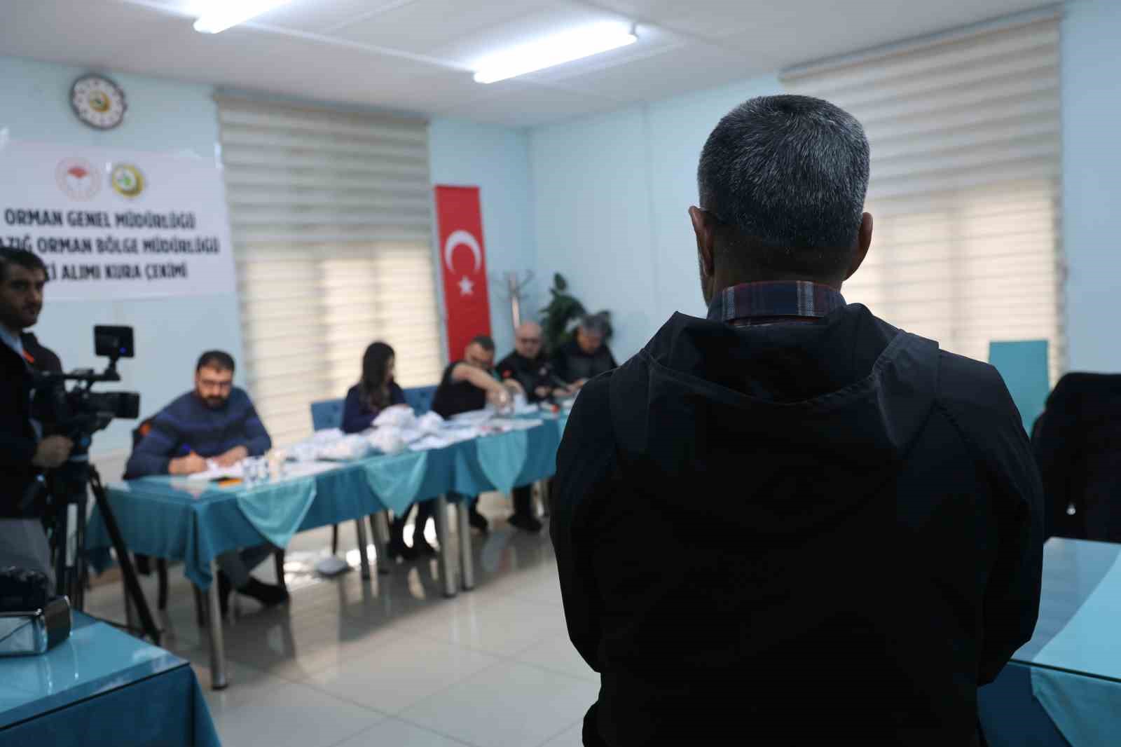 Orman B&ouml;lge M&uuml;d&uuml;rl&uuml;ğ&uuml;ne 8 farklı ilde g&ouml;rev yapacak 106 ge&ccedil;ici iş&ccedil;i alımı i&ccedil;in kura &ccedil;ekimi
