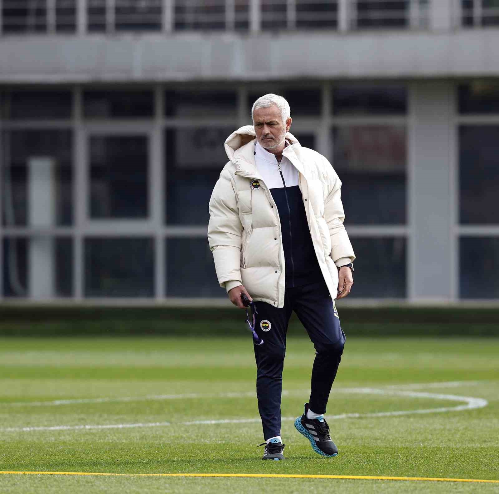 Fenerbahçe, Trabzonspor maçı hazırlıklarına başladı