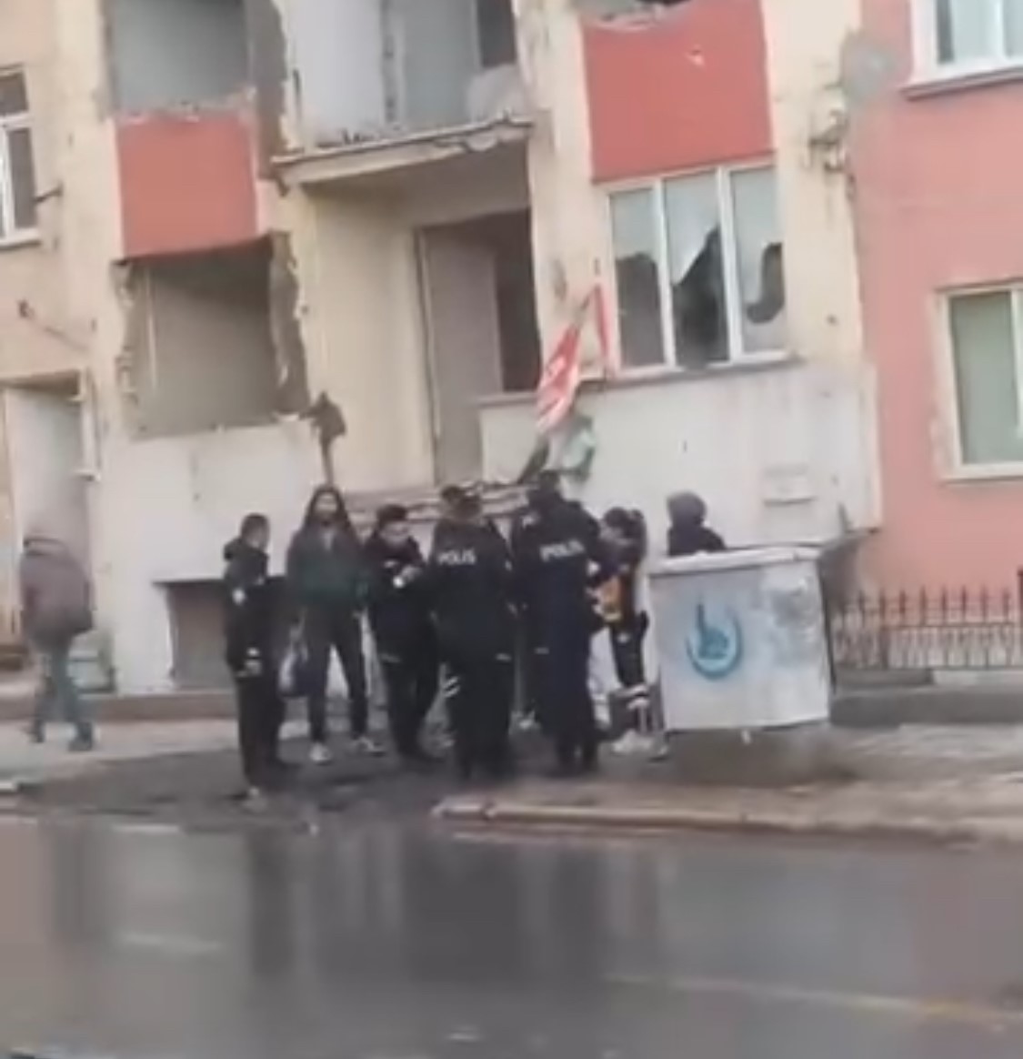 Malatya&rsquo;da bir kişi ağır hasarlı binada &ouml;l&uuml; bulundu
