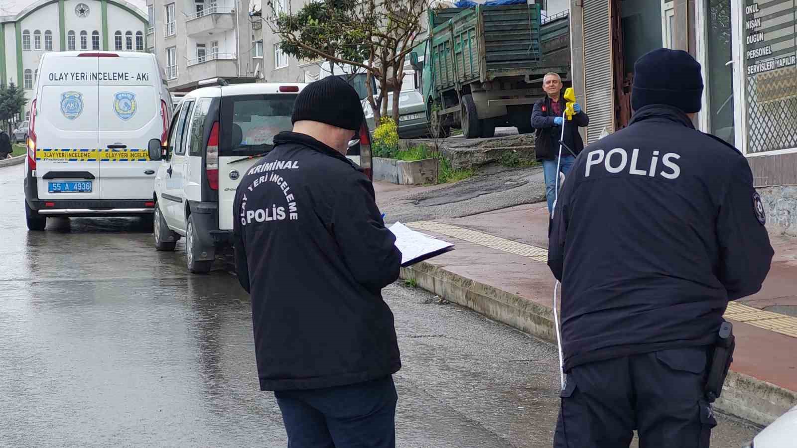İşe gitmek için dolmuş beklerken silahlı saldırıda yaralandı

