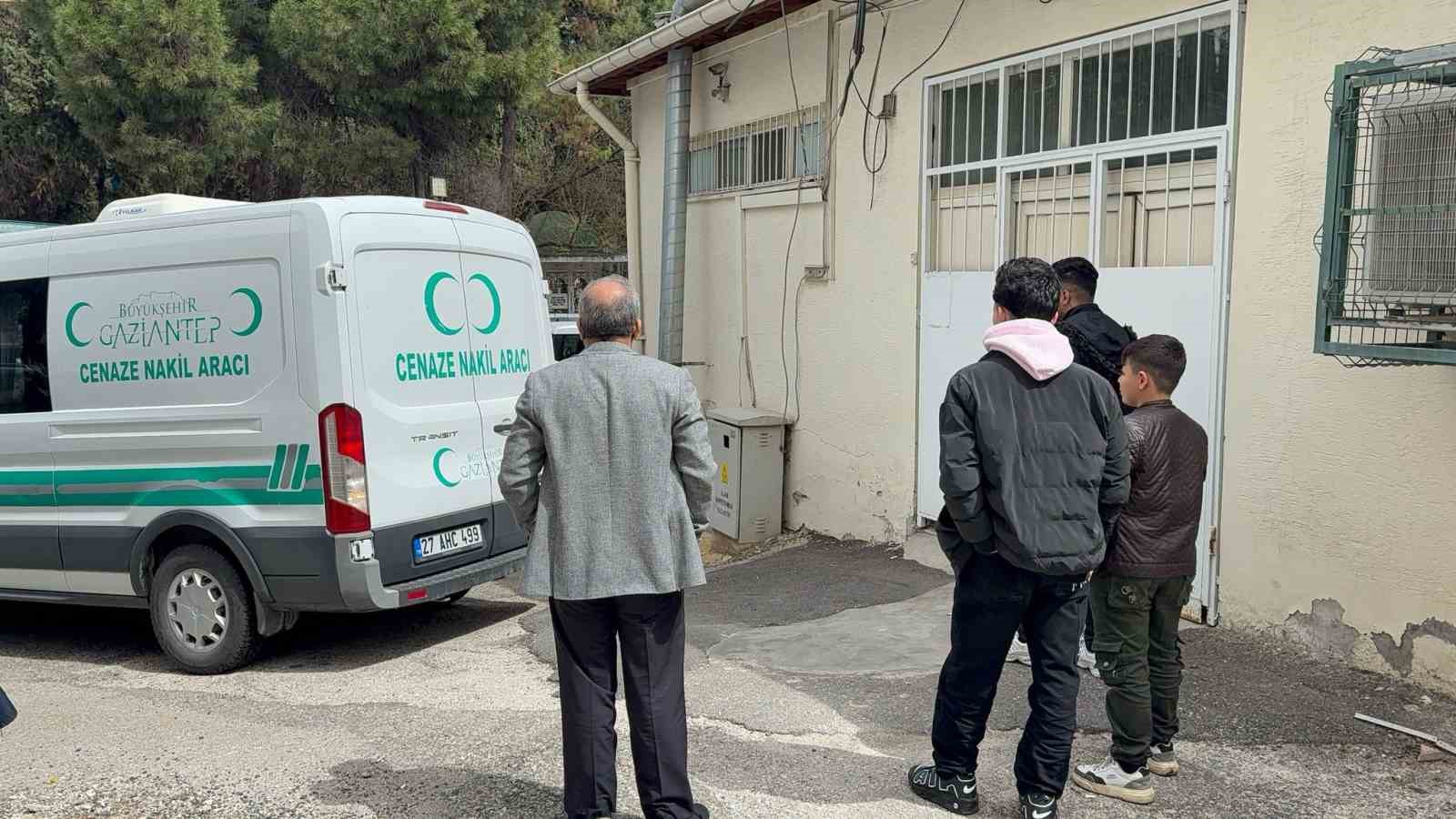 Kaldırımda beklerken minibüs çarptı, 3 aylık yaşam savaşını kaybetti
