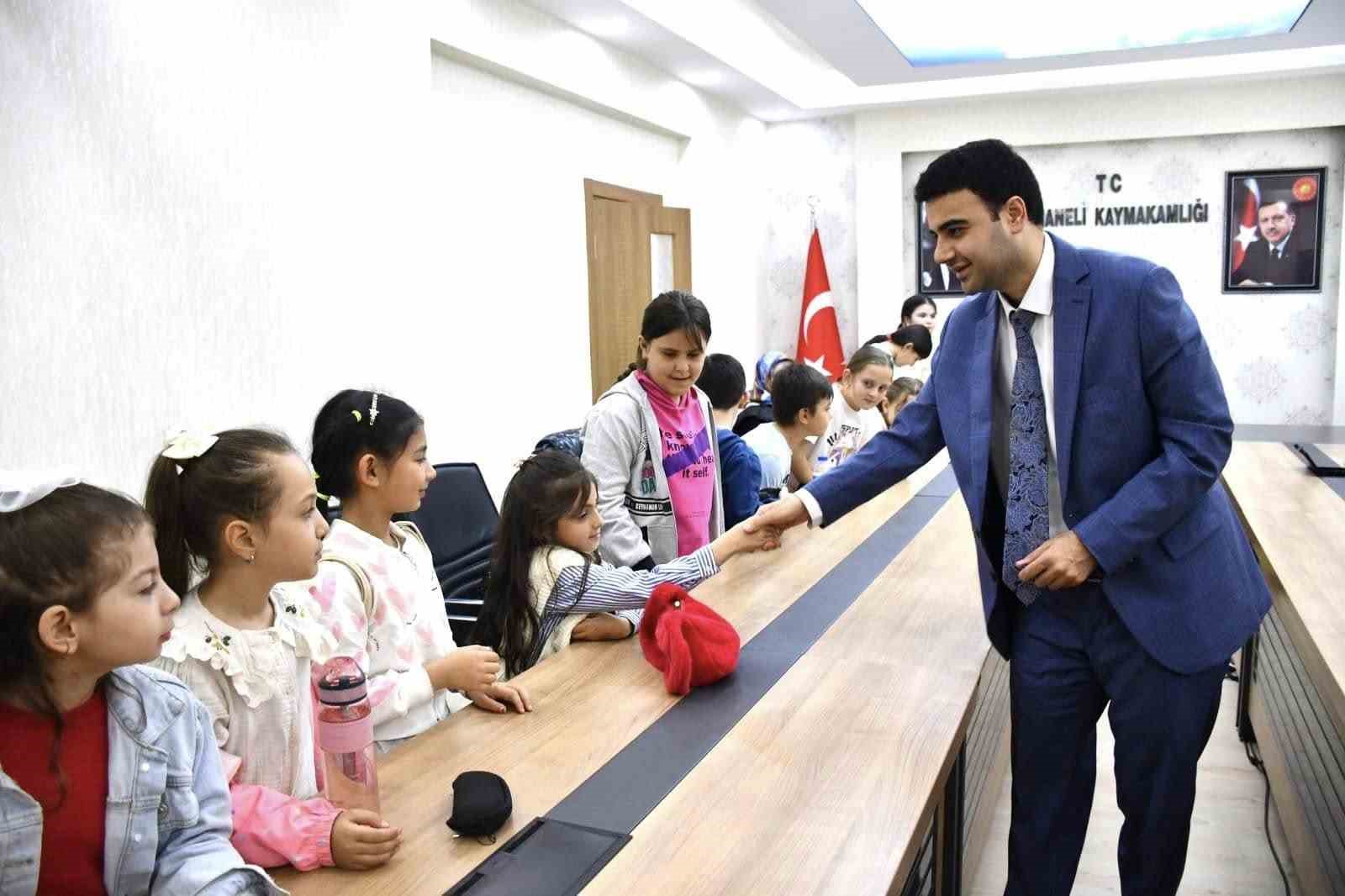 İlkokul öğrencileri kaymakam ve belediye başkanı oldu