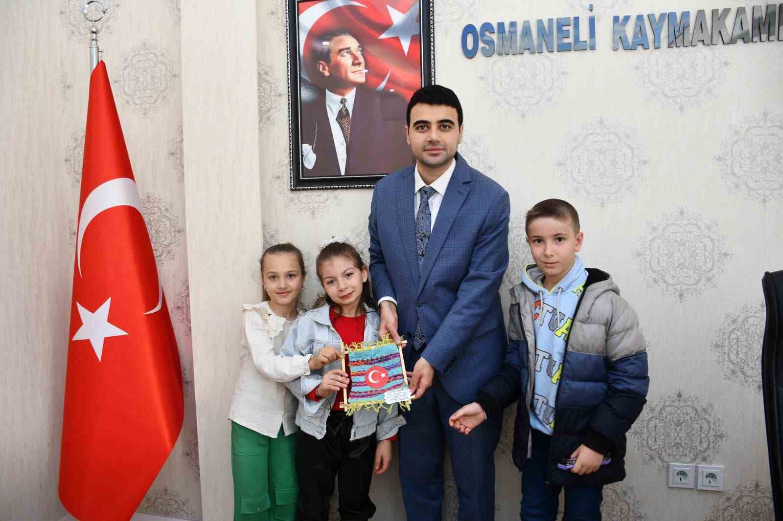 İlkokul &ouml;ğrencileri kaymakam ve belediye başkanı oldu
