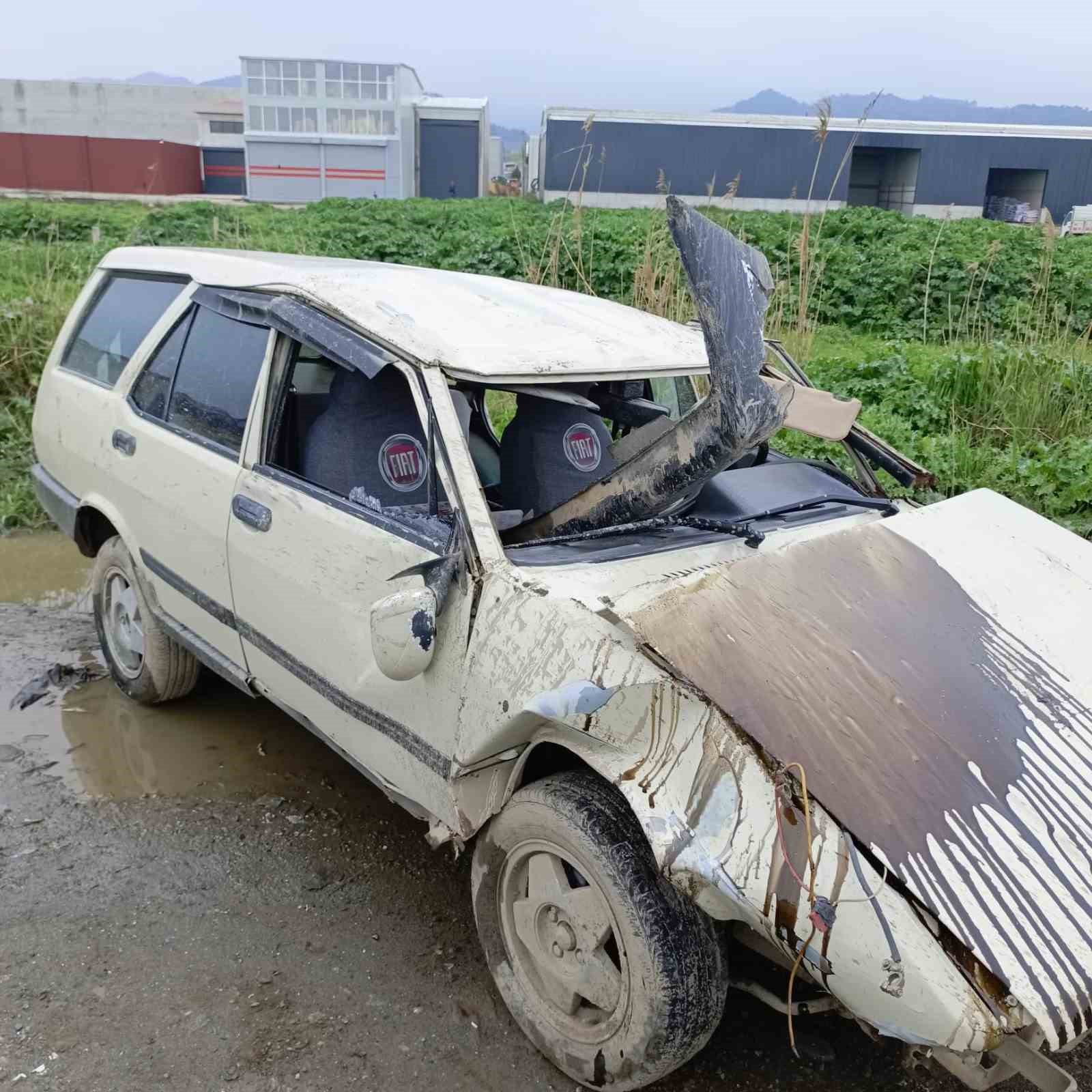 Manisa&rsquo;da takla atan otomobil &ccedil;alıntı &ccedil;ıktı
