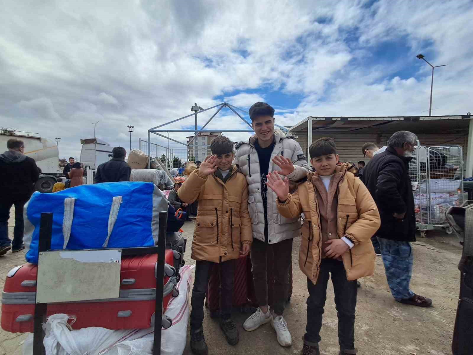 Suriyeliler bayram sonrası ülkelerine dönmeye devam ediyor