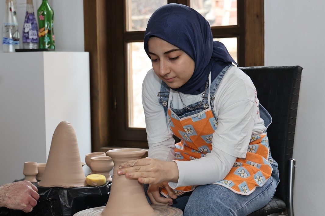 K&uuml;tahya&rsquo;da &ccedil;ocuklar sanatla buluşuyor
