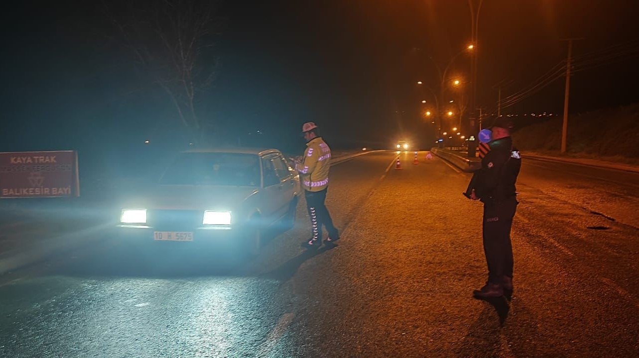 Balıkesir’de polisten huzur denetimi