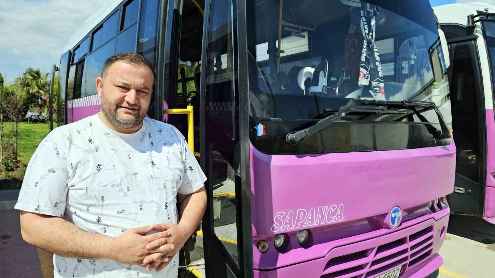 İçerisinde altın ve ziynet eşya dolu olan çantayı otobüste unuttu