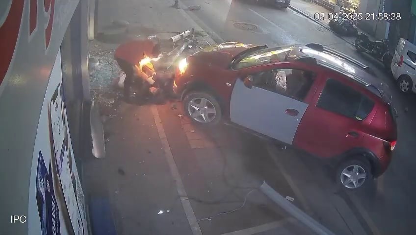 Alkollü sürücü dehşet saçtı: Kaldırımdaki çocuğu ezdi