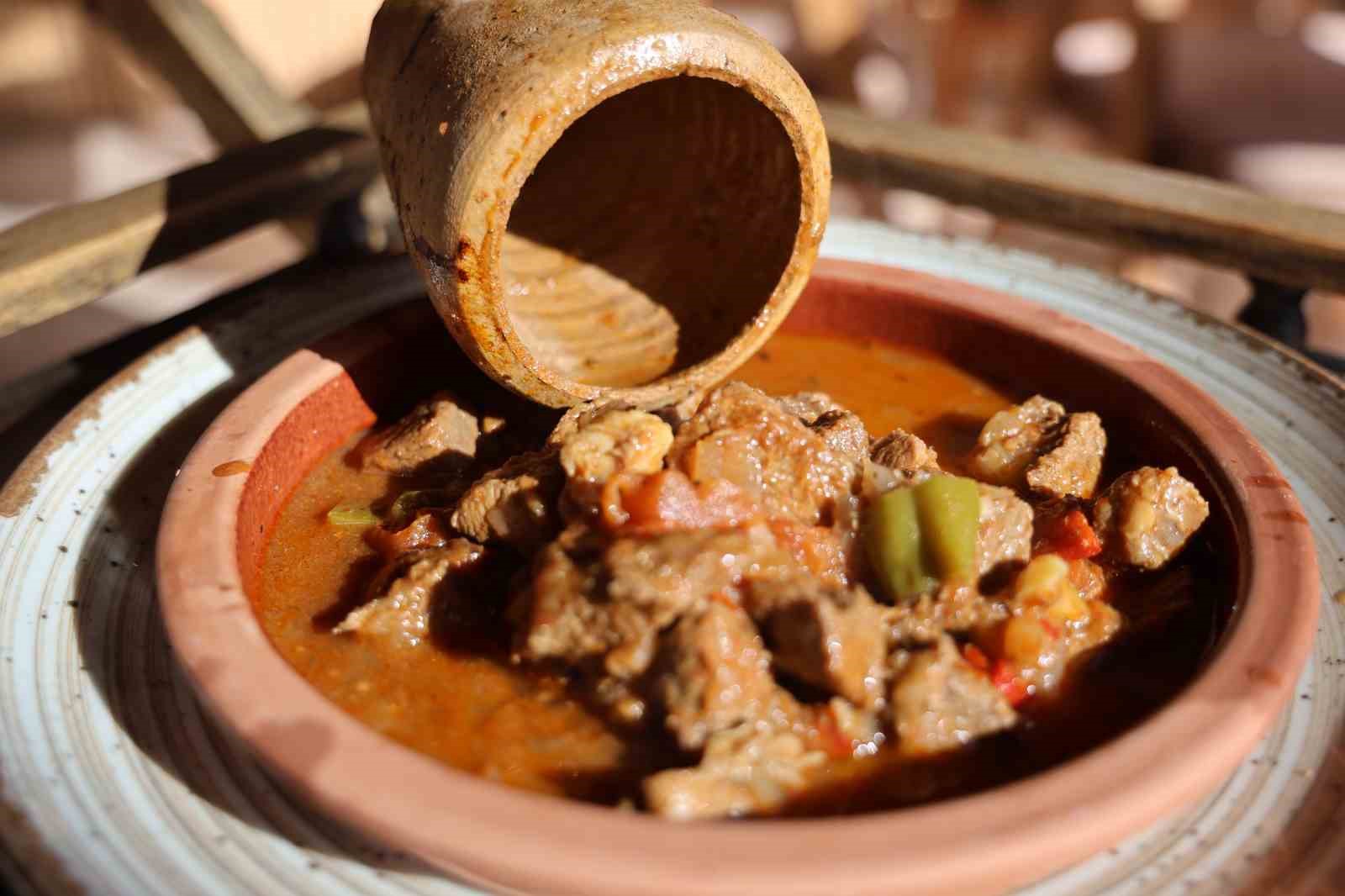 Bin yıllık değişmeyen lezzet ’testi kebabı’