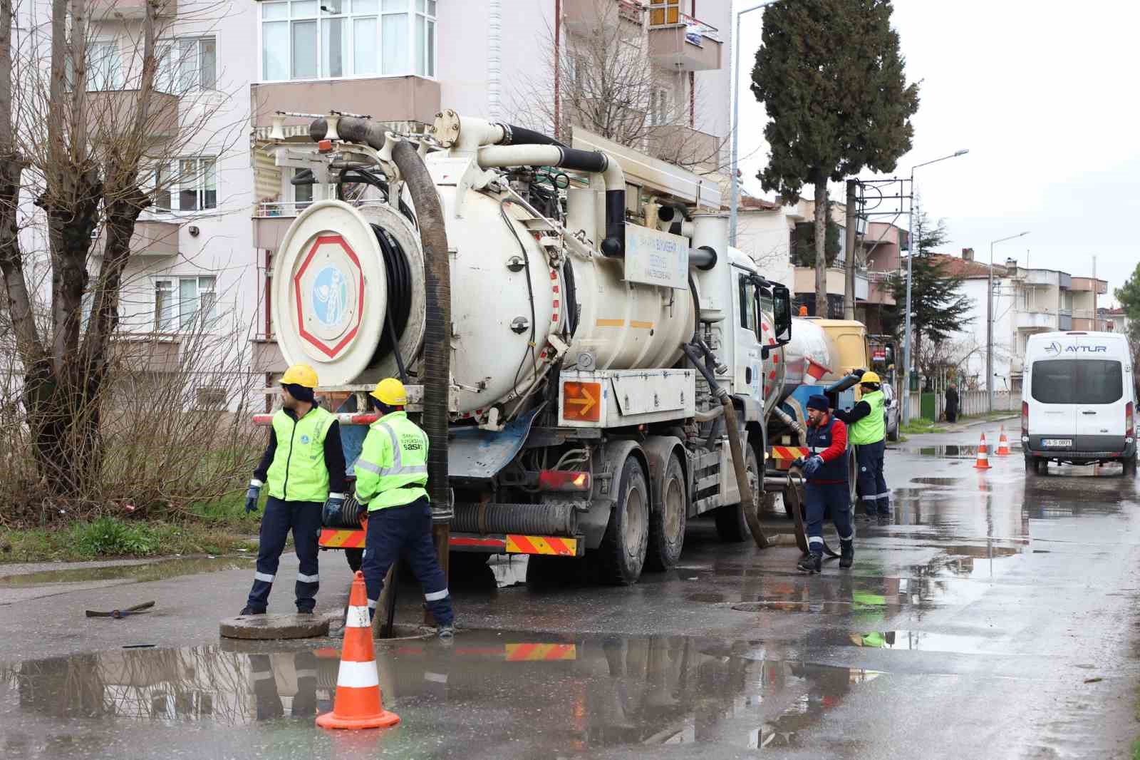 SASKİ&rsquo;den yoğun bayram mesaisi: 3 g&uuml;nde 800 noktaya m&uuml;dahale
