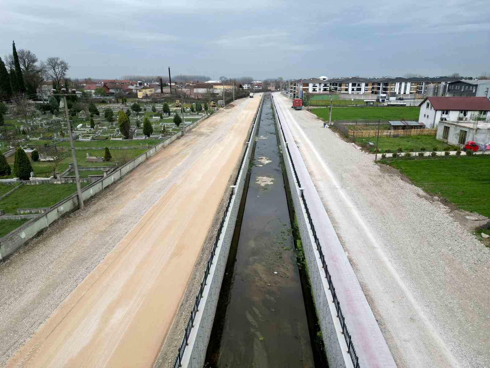 Karacasu’nun yeni cadde ve yaşam alanı hızla tamamlanıyor