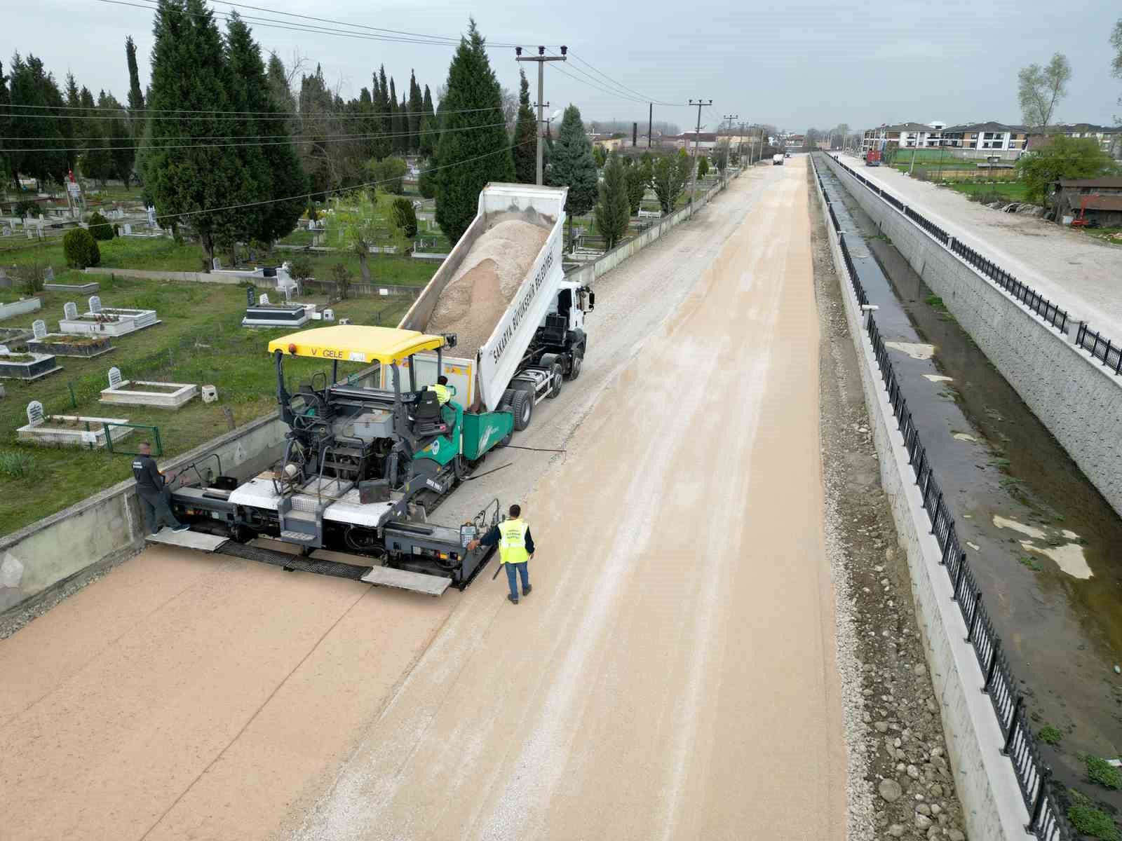 Karacasu&rsquo;nun yeni cadde ve yaşam alanı hızla tamamlanıyor

