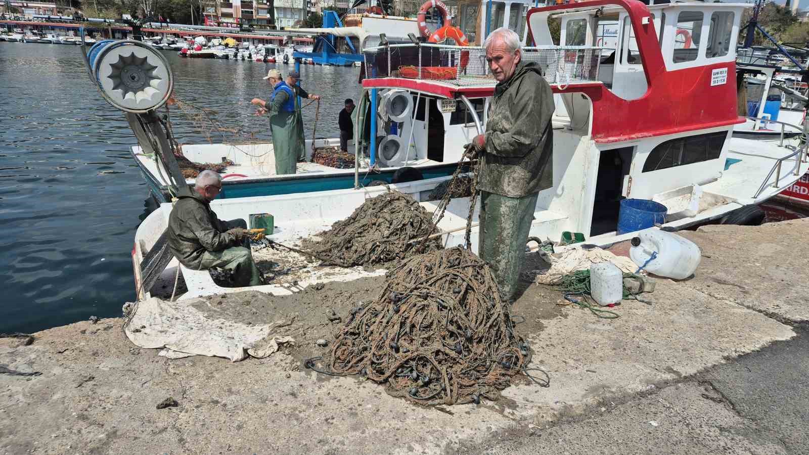 Marmara&rsquo;da kabus: Ağlarla değil, m&uuml;silajla boğuştular
