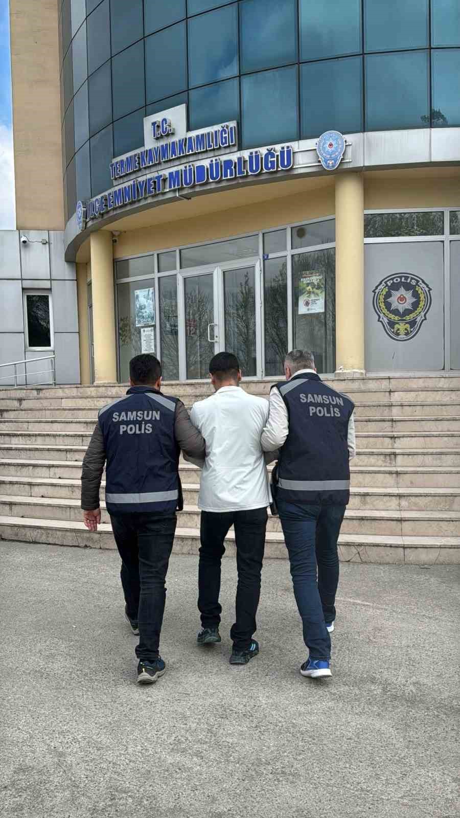 Mezarlıkta 5 kişiyi silahla yaralayan 17 yaşındaki çocuk teslim oldu