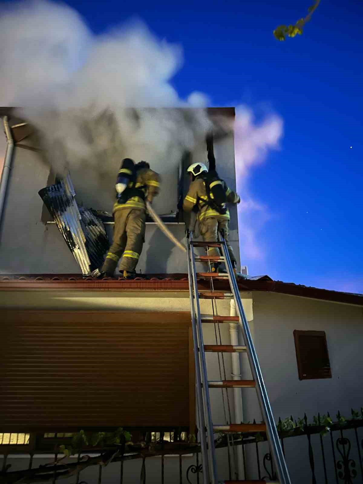 Ayvalık’ta açık unutulan elektrikli ısıtıcı yangın çıkarttı