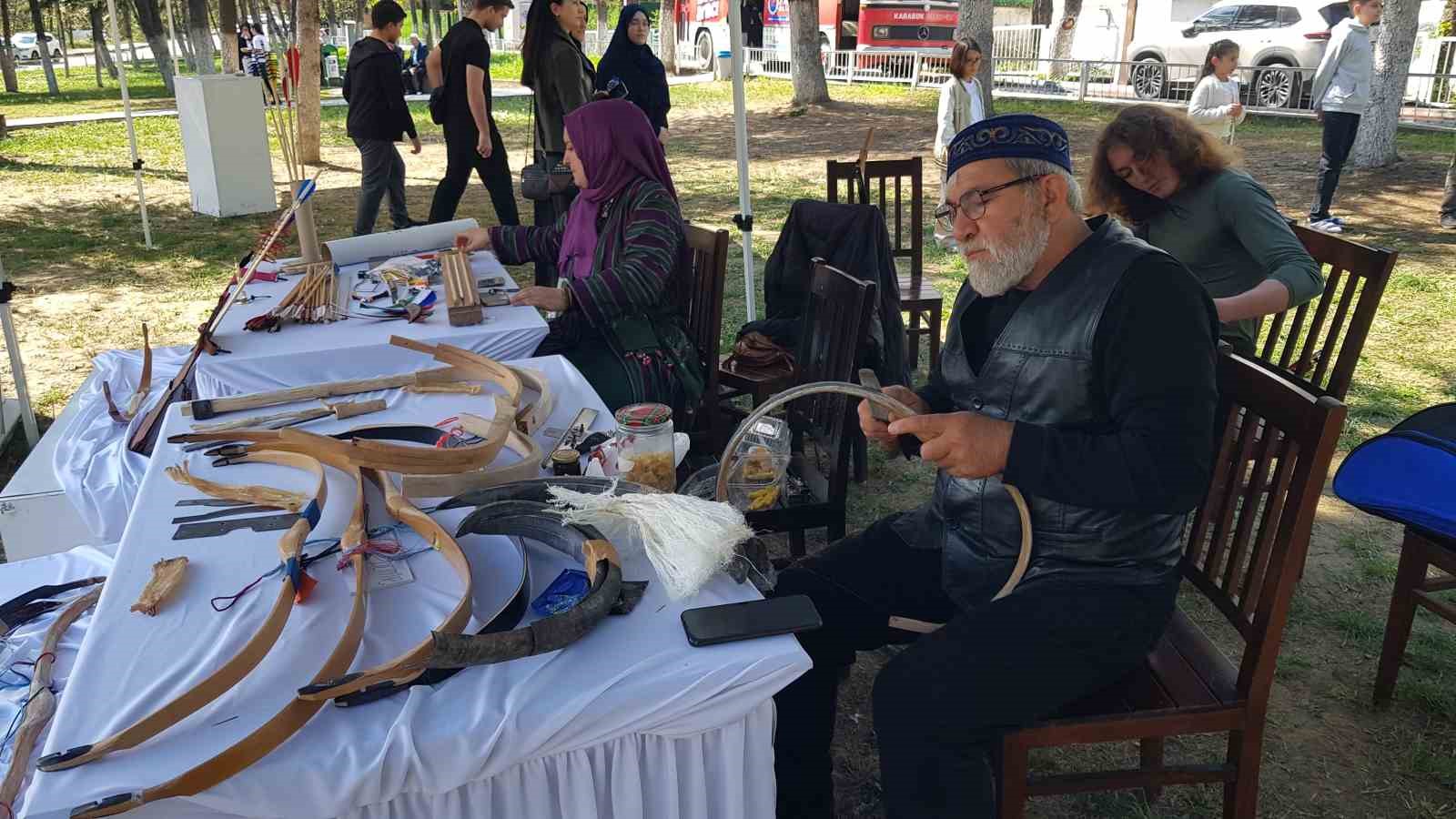 Bu festivalde unutulmaya yüz tutmuş meslekler sergileniyor
