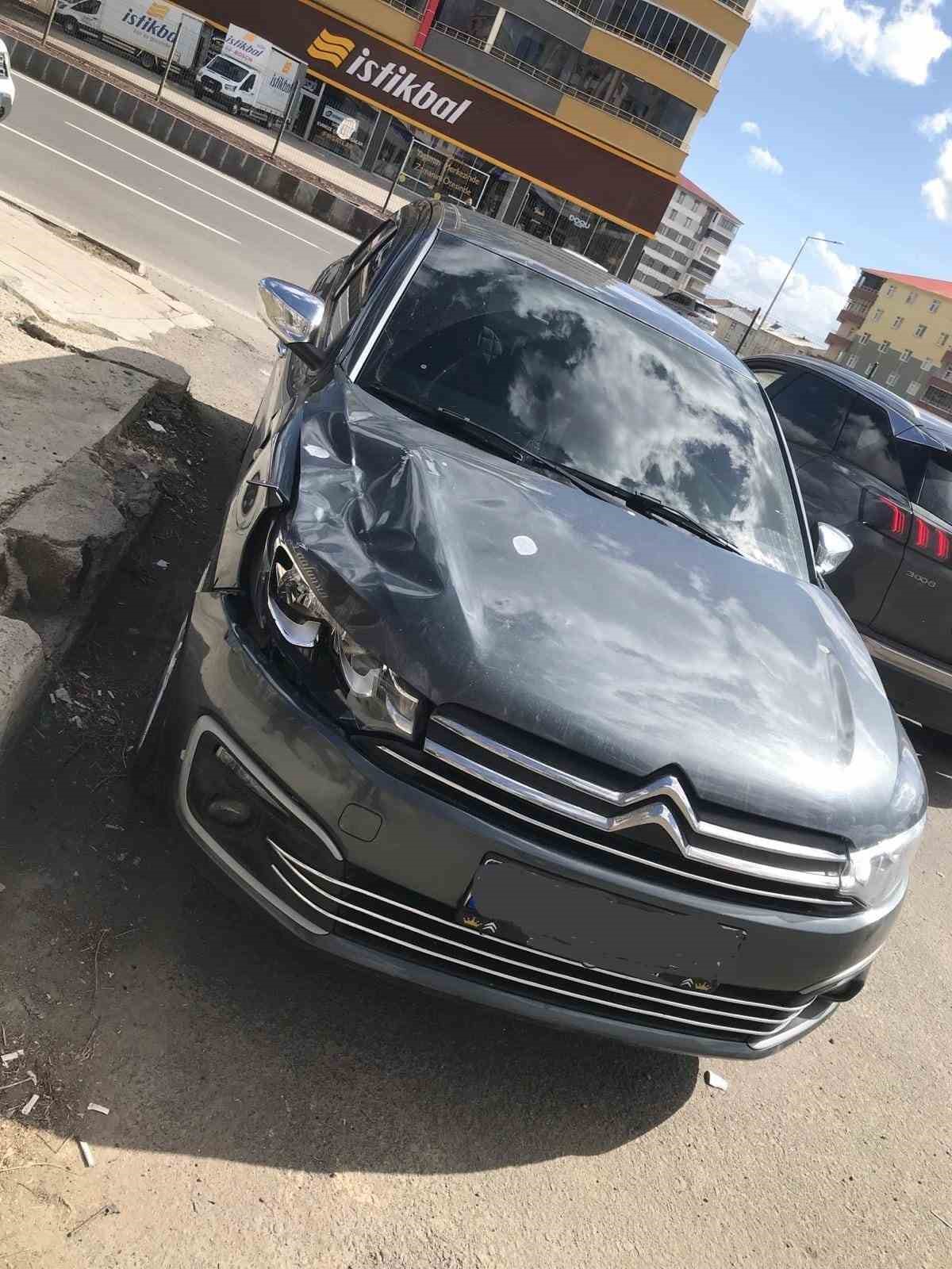 Yola ka&ccedil;an topunu alırken otomobilin &ccedil;arptığı &ccedil;ocuk hayatını kaybetti
