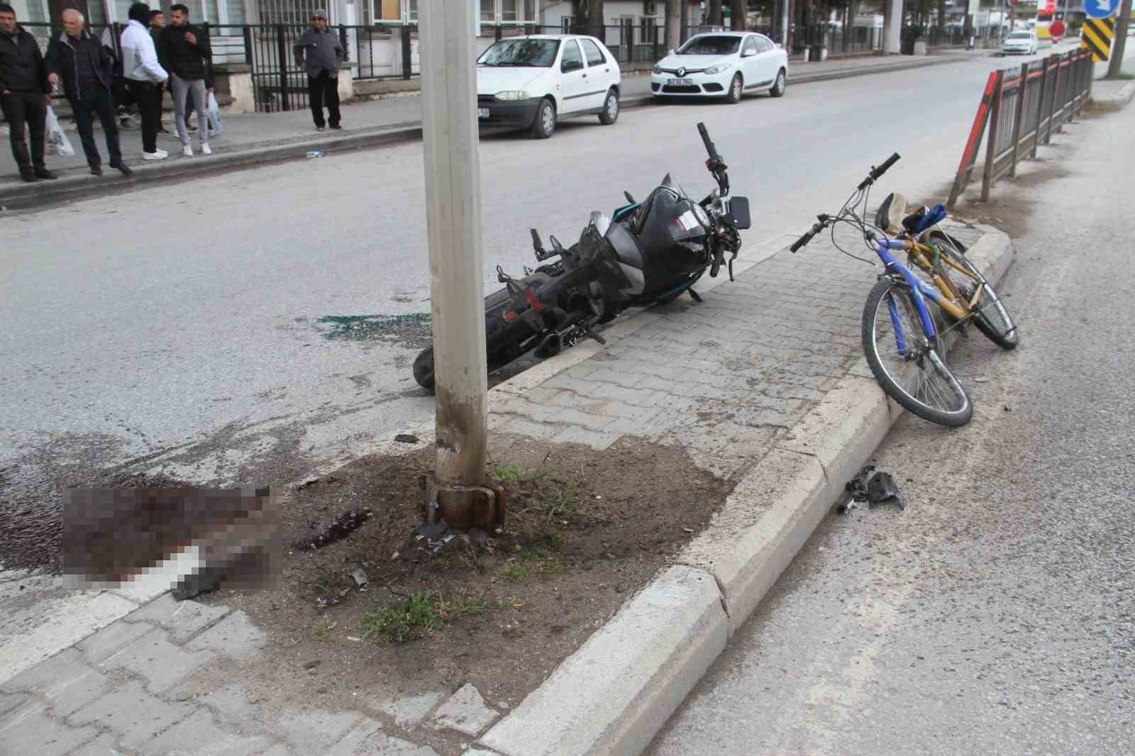 Konya&rsquo;da motosikletle &ccedil;arpışan bisikletli hayatını kaybetti
