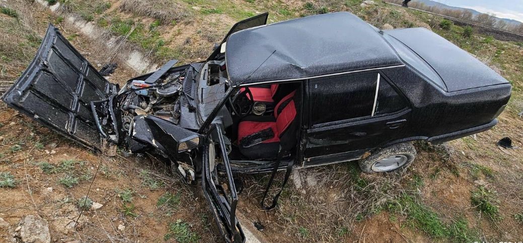 Tavşanlı’da Tofaş otomobil su kanalına uçtu: 1 yaralı