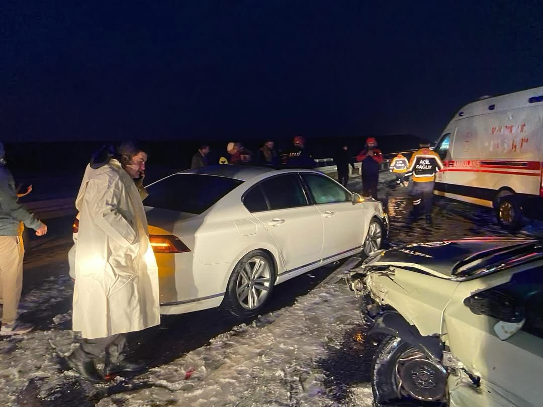 Aksaray’da 12 aracın karıştığı zincirleme kaza: 10 yaralı