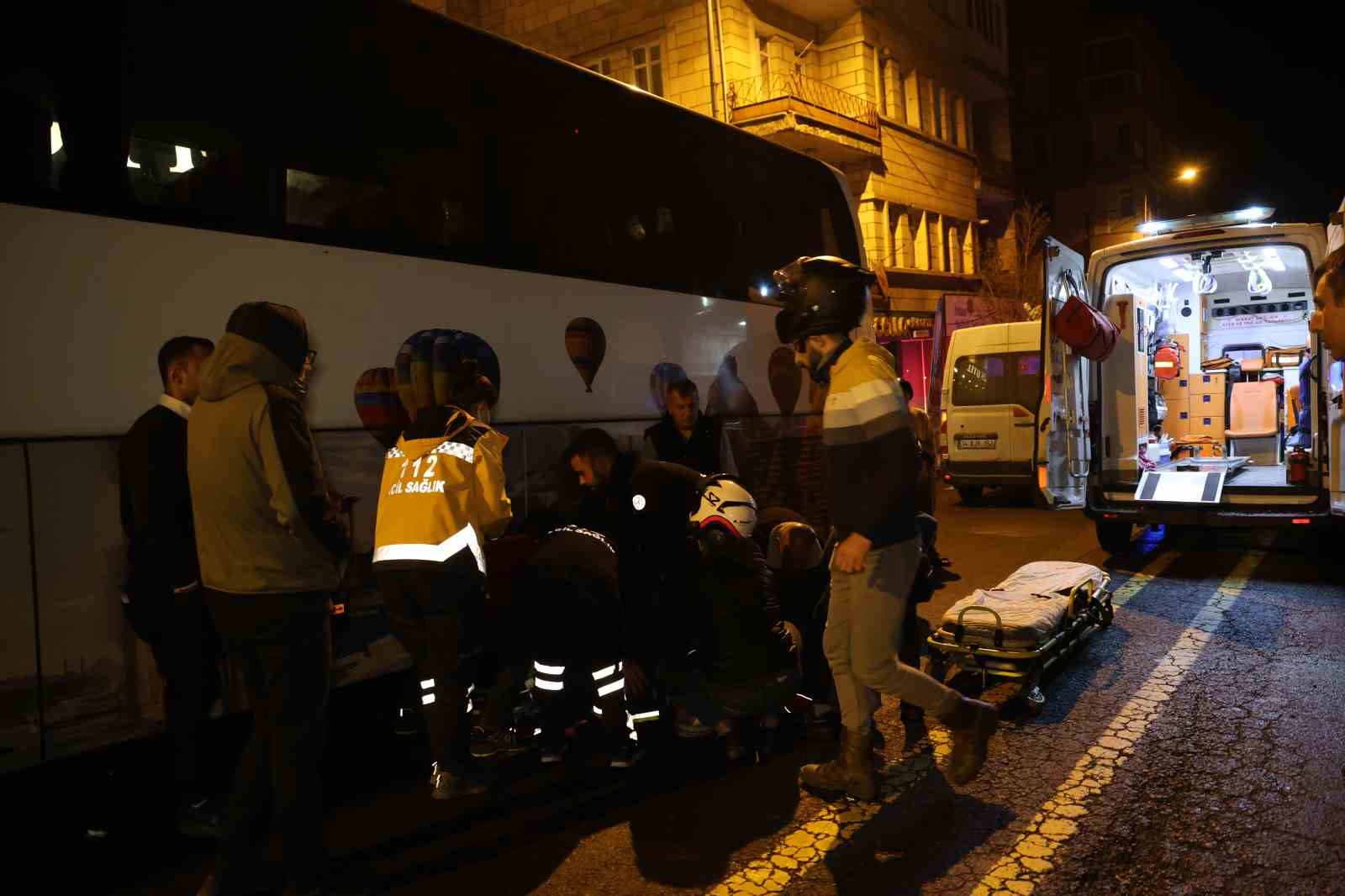 Motosiklet ile minibüs çarpıştı: 1 yaralı