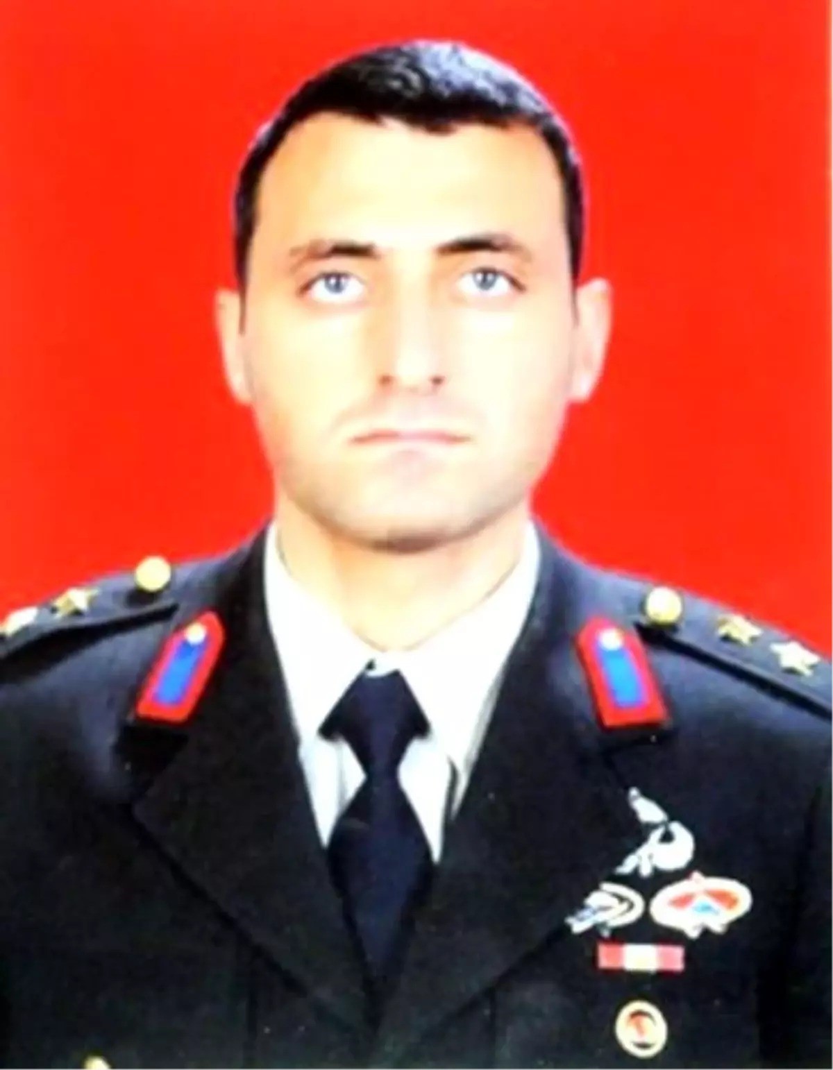 Şehit &Uuml;steğmen Ozan Şarlak mezarı başında dualarla anıldı
