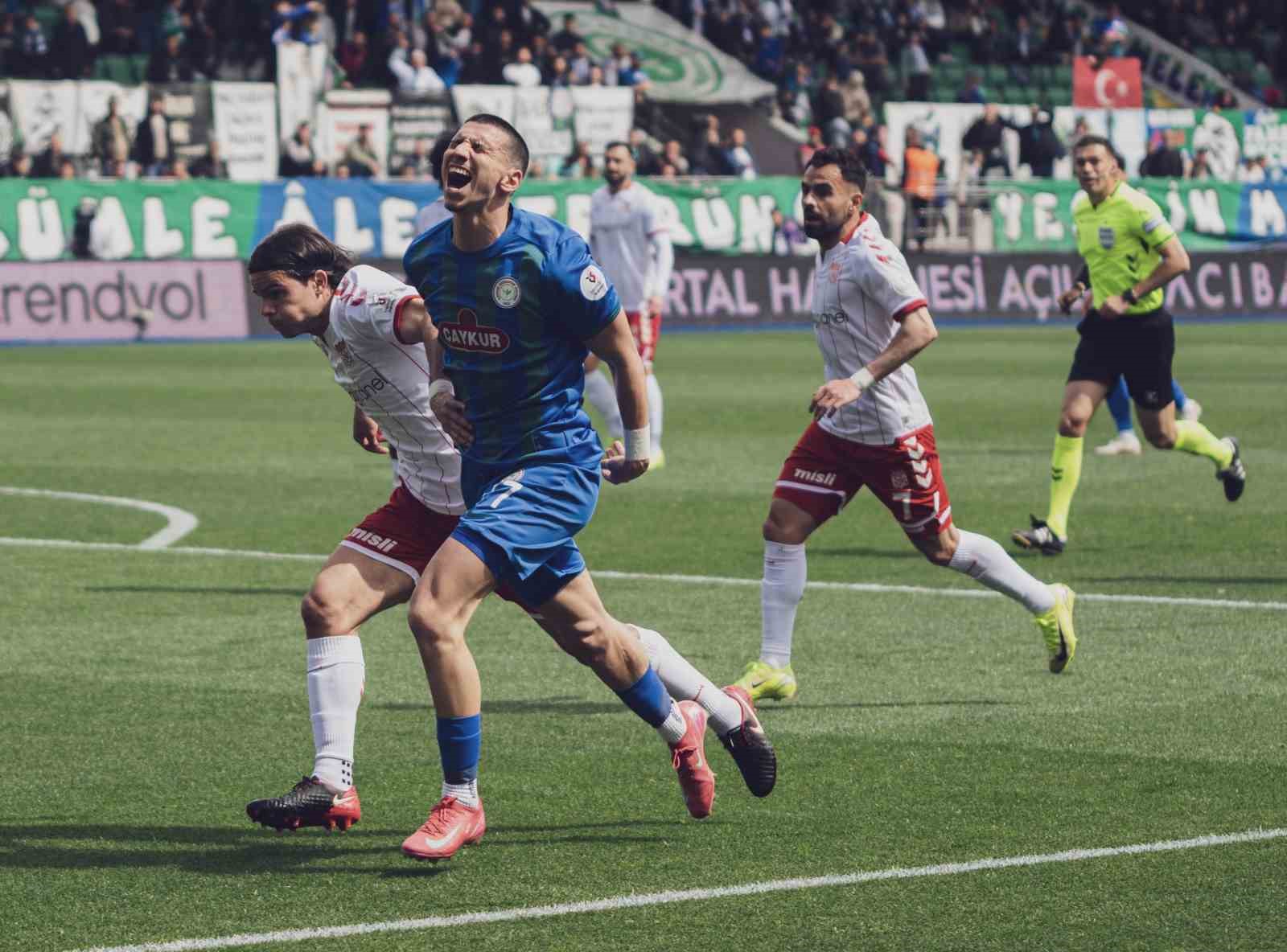 Trendyol Süper Lig: Çaykur Rizespor: 0 Sivasspor: 0 (İlk yarı)
