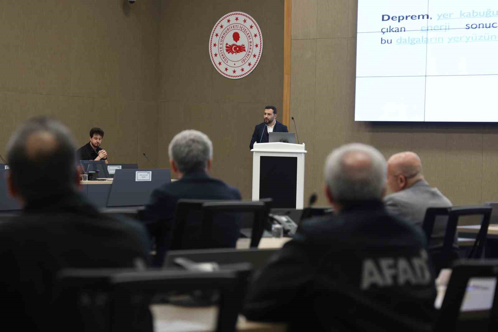 Vali Hatipoğlu: ’’Hak sahiplerini 2025 yılı içerisinde tamamen yeni konutlarına yerleştirmek gibi bir hedef doğrultusundayız’’