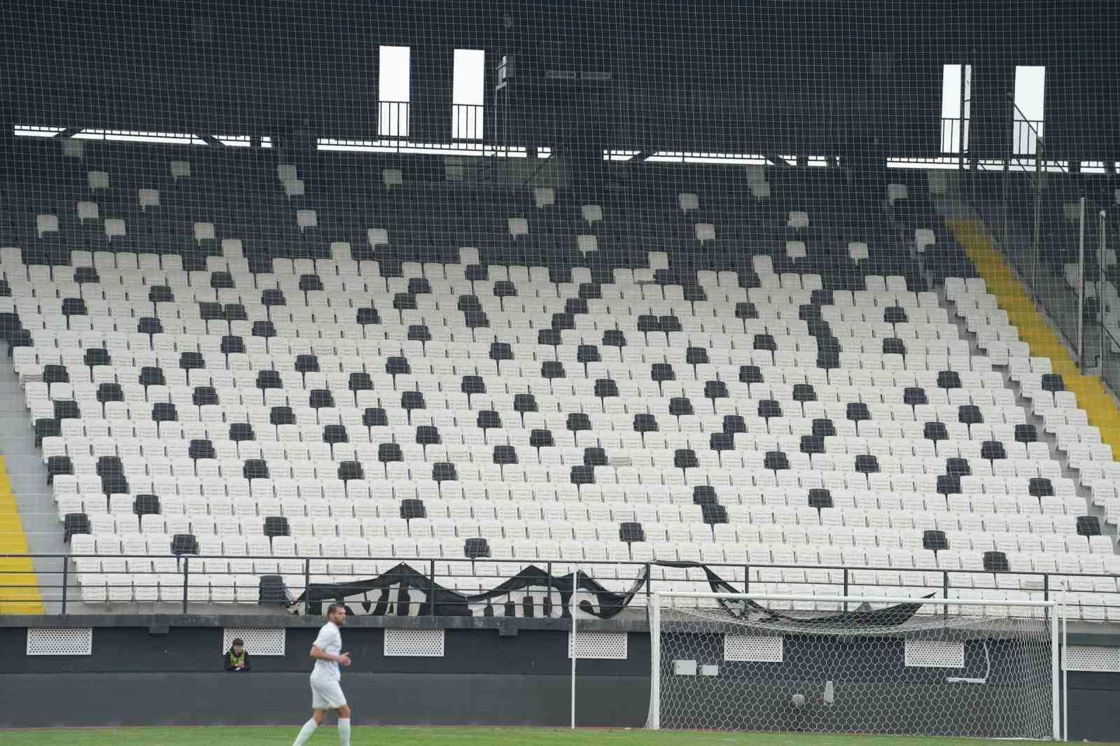 Manisa’da tribünler boş kaldı
