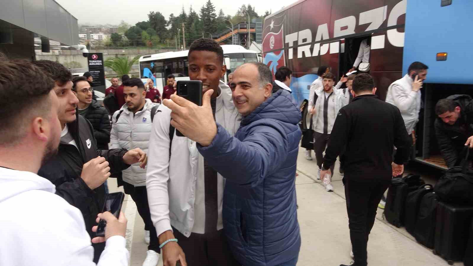 Trabzonspor, Fenerbahçe maçı için İstanbul’a gitti