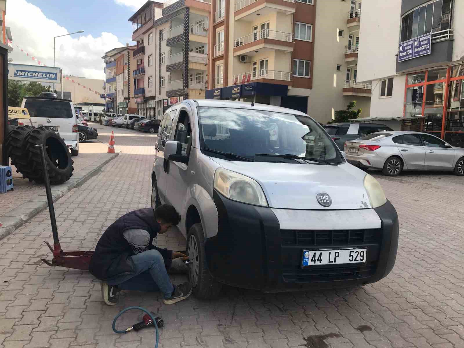 Malatya’da lastikçilerde bahar yoğunluğu