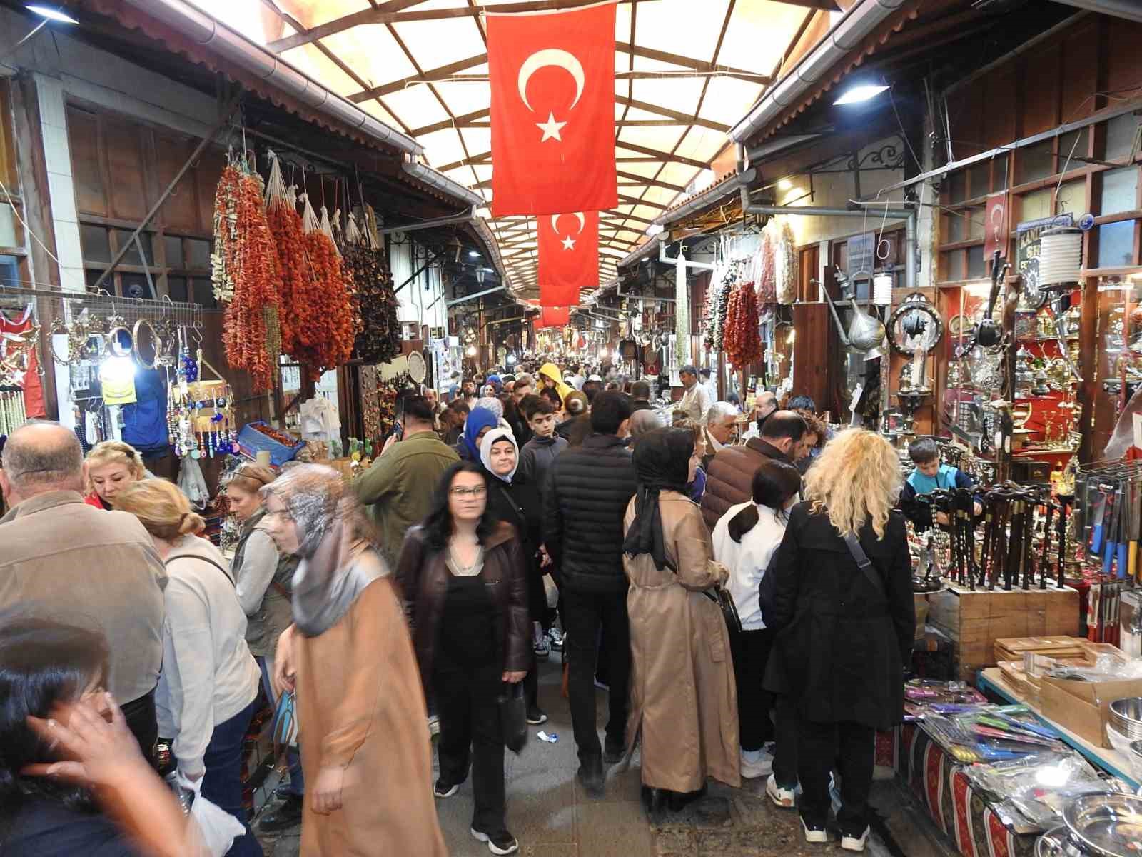 Gaziantep’teki yerli turist yoğunluğu esnafa çifte bayram yaşattı