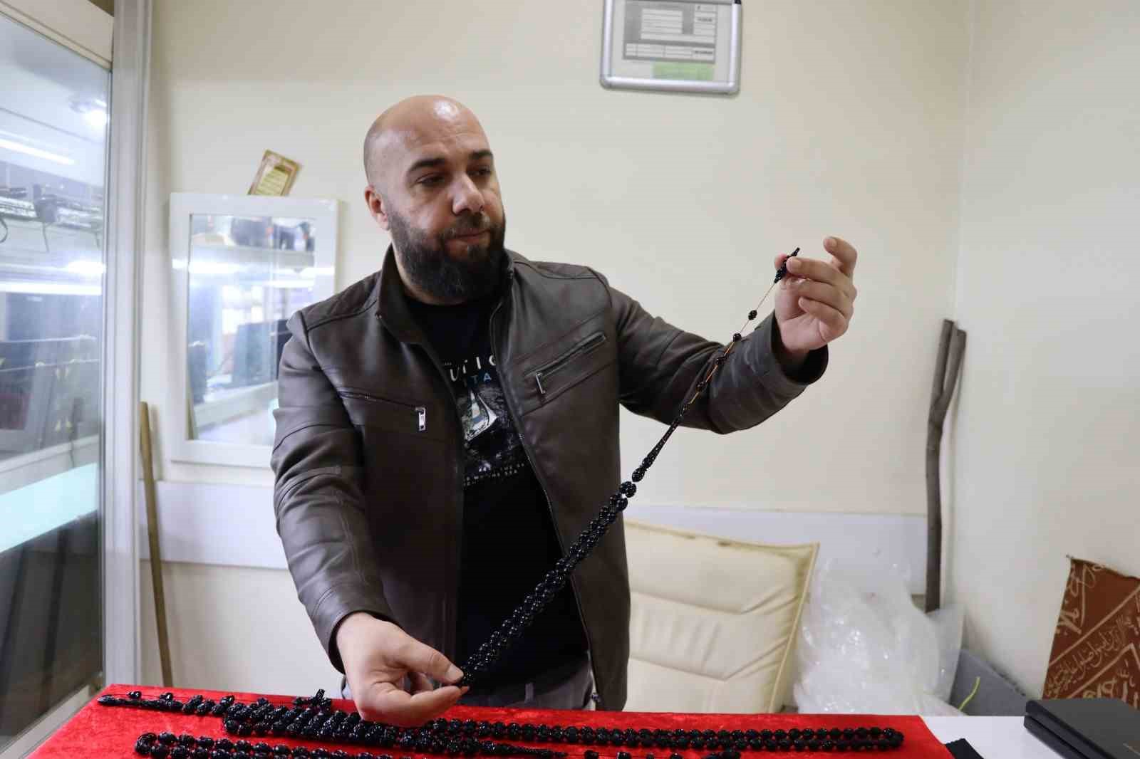 Esm&acirc;-i H&uuml;sn&acirc;&rsquo;yı Oltu taşı ile buluşturuyor
