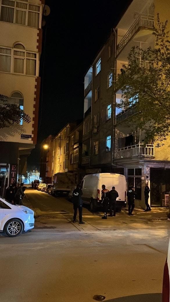 Elazığ’da silahlı saldırı: Park halindeki araca ateş edip kaçtılar