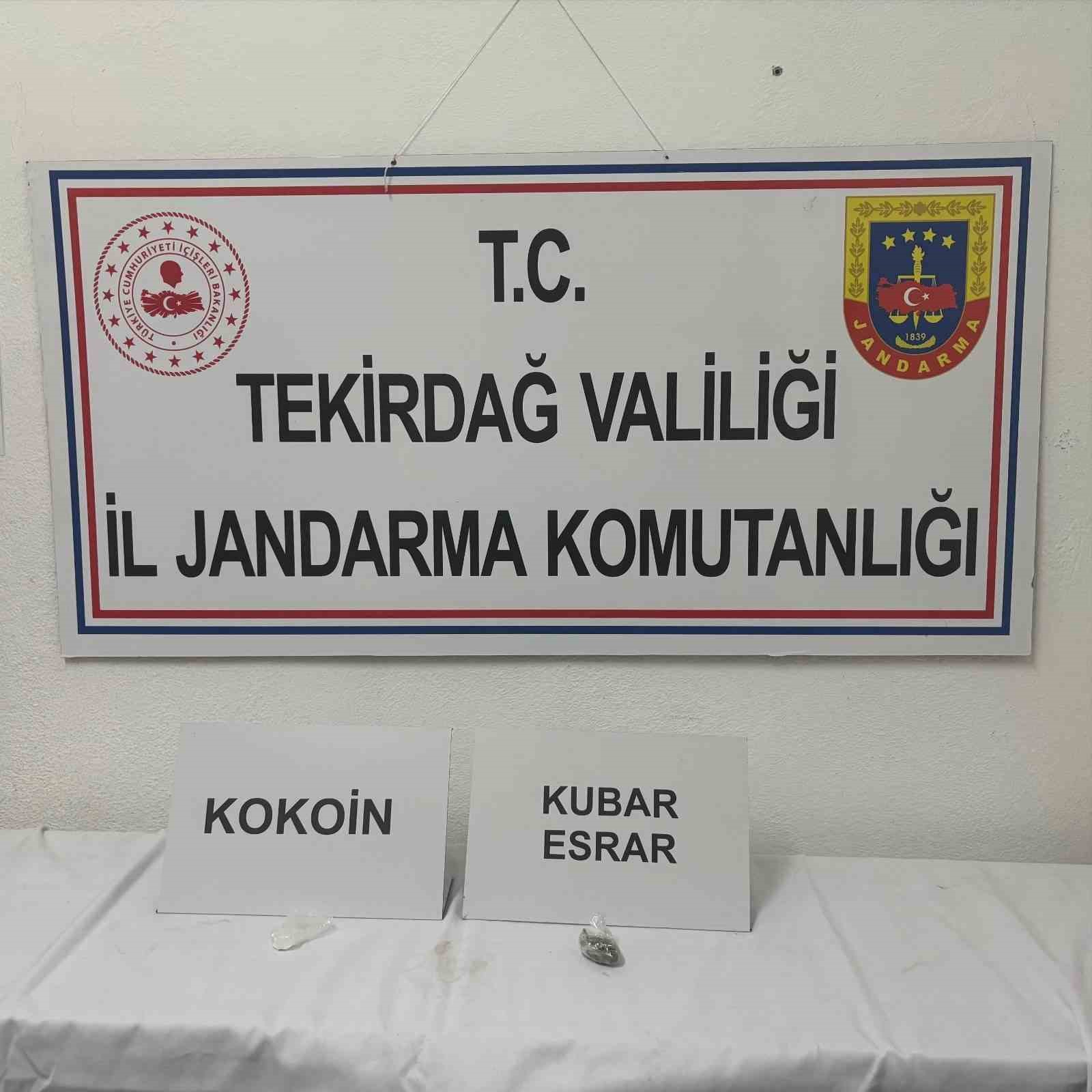 Tekirdağ&rsquo;da jandarmadan uyuşturucu ve silah operasyonları
