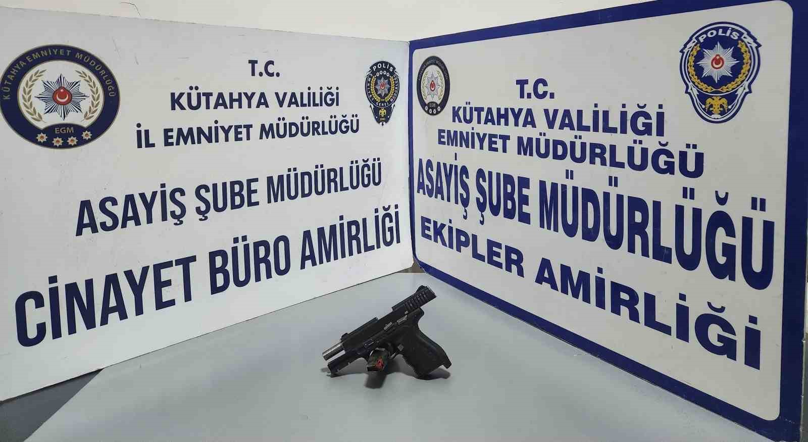 Kütahya’da asker eğlencesinde havaya ateş açan 2 maganda yakalandı