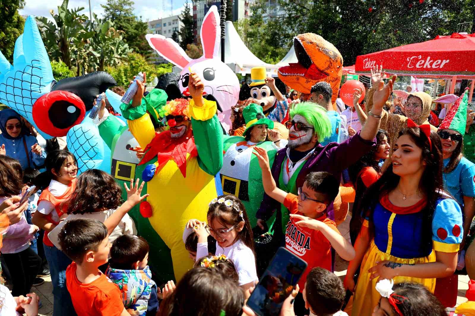 Adana’da karnaval coşkusu sürüyor